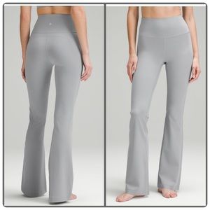 Lululemon Groove Super-High-Rise Flared Pant *Nulu
Rhino Grey size 14 NWT